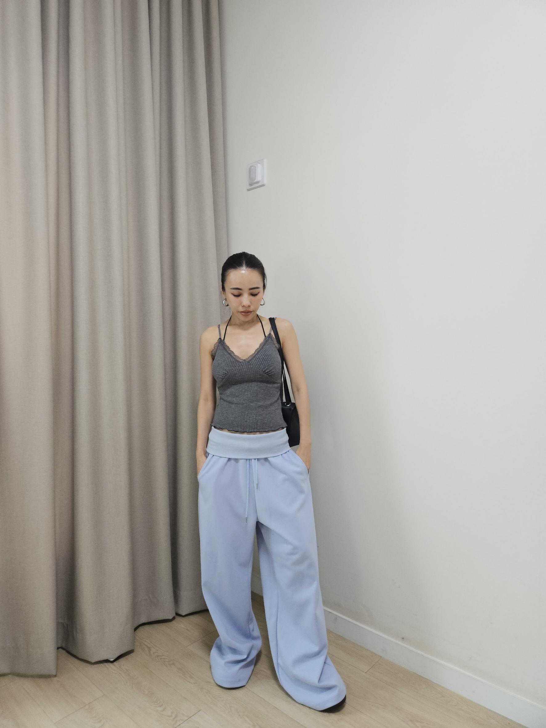 蕾絲滾邊坑條細肩背心